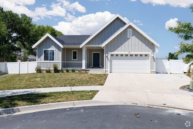 Building Photo - **Charming Rental Home in Highly Desirable...