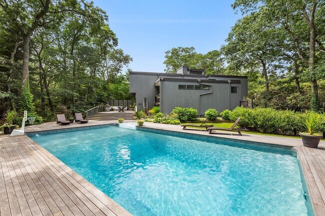 Photo - 6 Woodland Way House