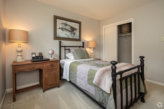 2br, 1ba-748sf