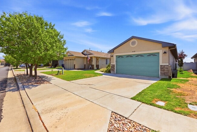 1113 W Haworth
