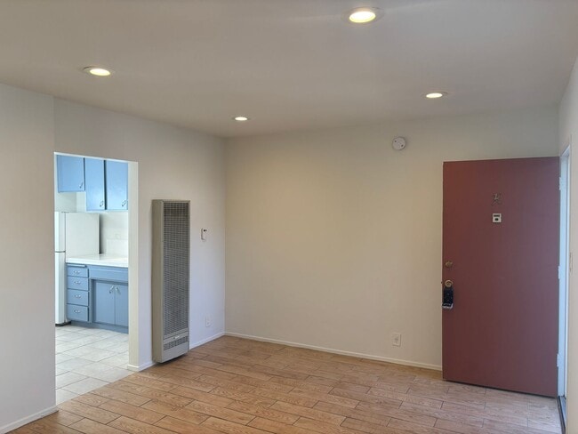 Photo - Spazier, 220 W