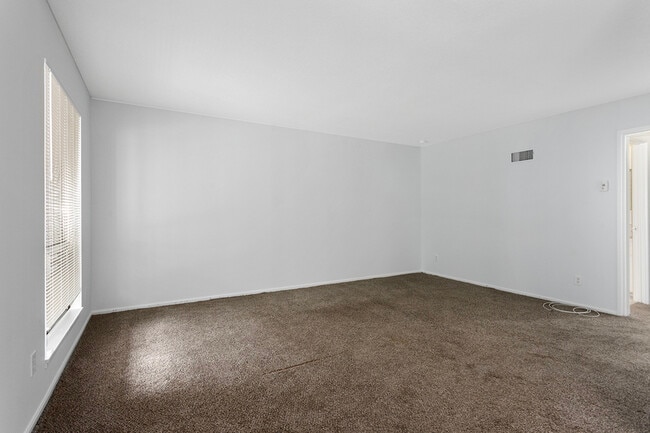 Photo - 506 W 89th St