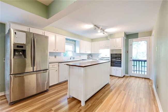 Photo - 7815 Hardy Dr