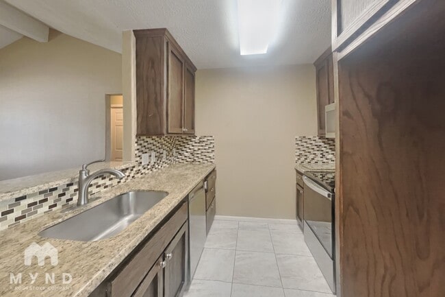 4910 Red River Ct
