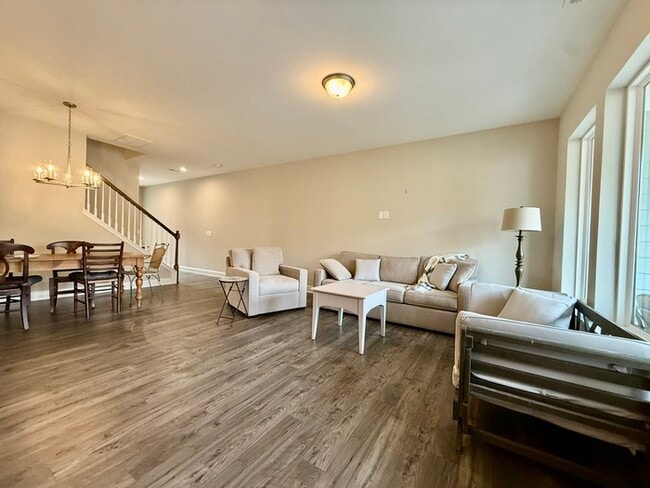 Photo - 254 Deardom Wy