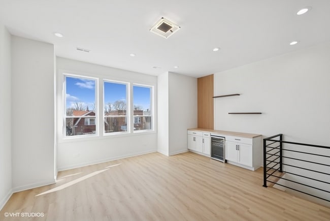 Photo - Stunning 3b2b Apartment in Humboldt Park Unidad 2