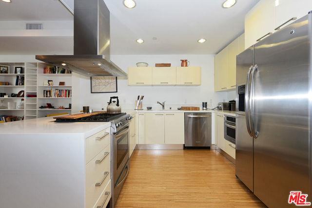 Photo - 1140 N Formosa Ave Unit 7