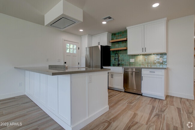 Building Photo - 4806 S La Rosa Dr Rental