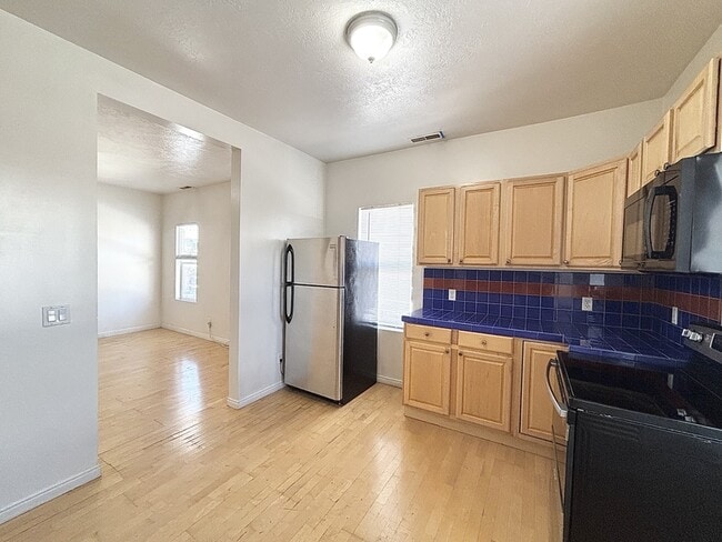 Building Photo - 517 E 500 S