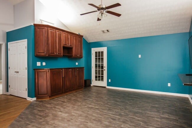 Photo - 137 Bristol Woods Dr