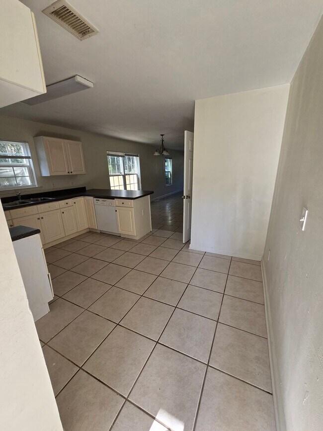 Photo - P735 Unit P735 #2