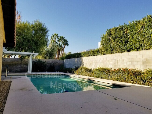 Photo - 567 N Hermosa Dr