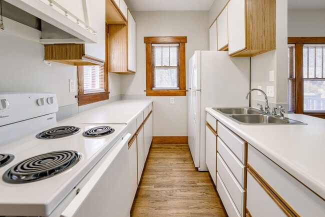 Photo - Charming 2 Bed Home | Hardwood Floors | Huge Basement | Small Dog Friendly