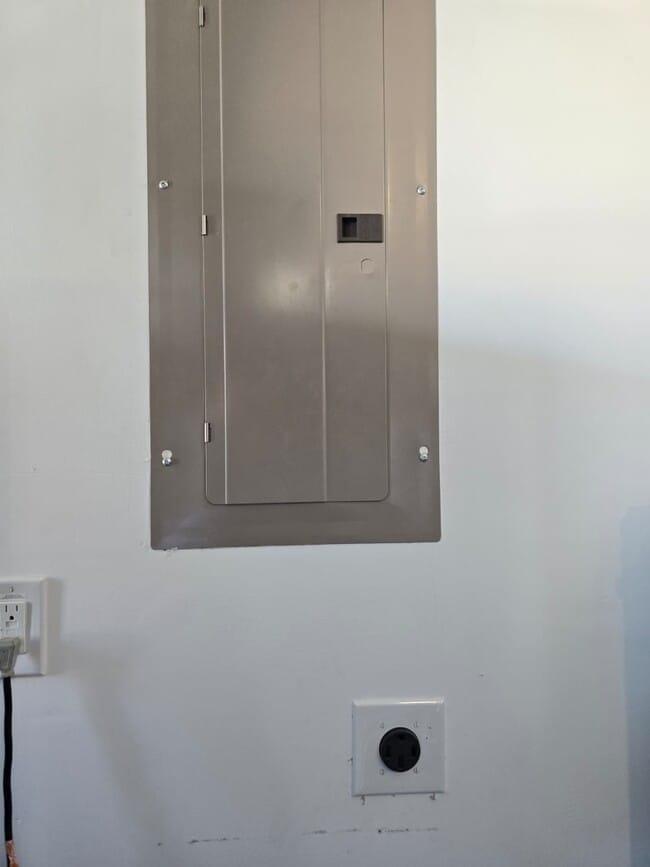 Building Photo - 3061 Avenida Sonoma Dr