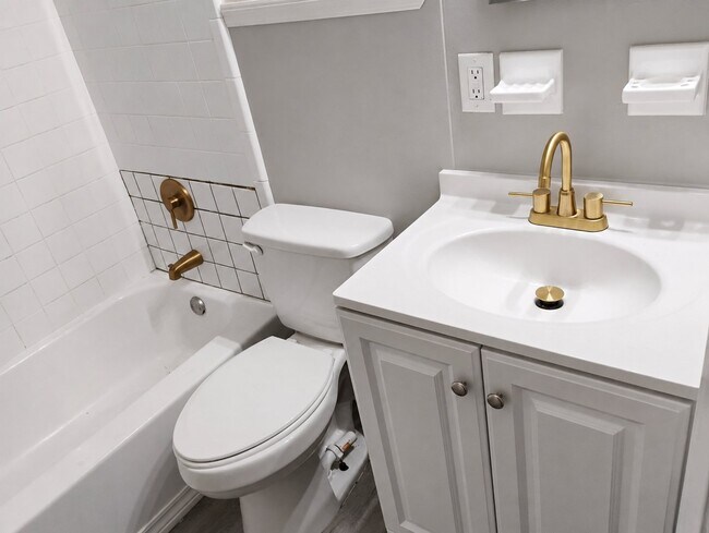 Photo - 834 N Washington St