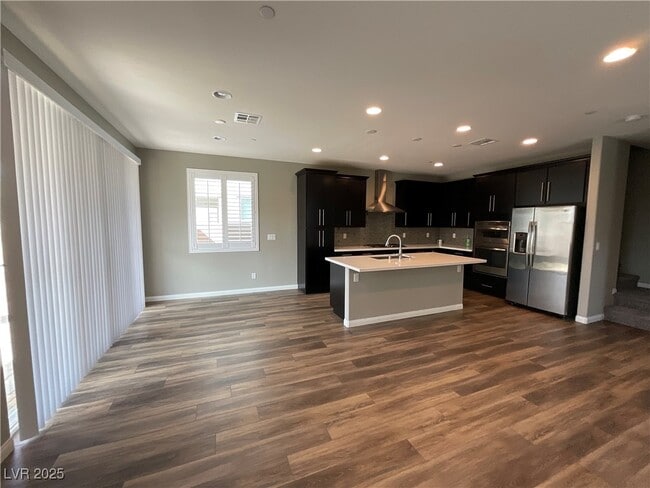 Photo - 398 Misterioso St