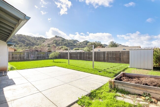 Building Photo - Lovely 3 Bedroom Home in Beautiful Los Alamos!