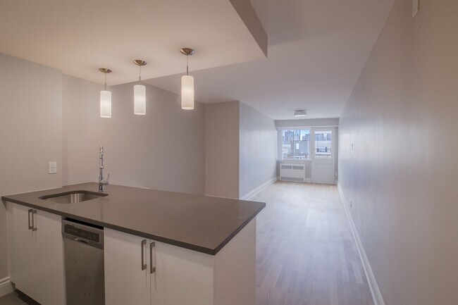 Photo - 3460 Rue Durocher Unit 708