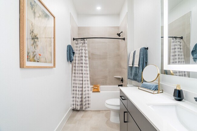 Photo - 15635 Memorial Dr Unidad 249