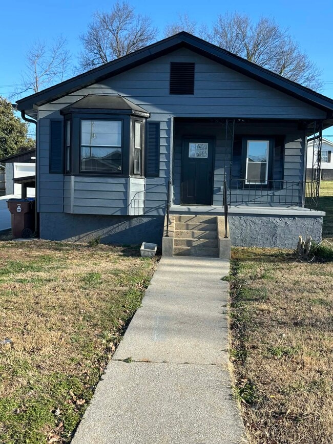 Building Photo - 166 E Bell St