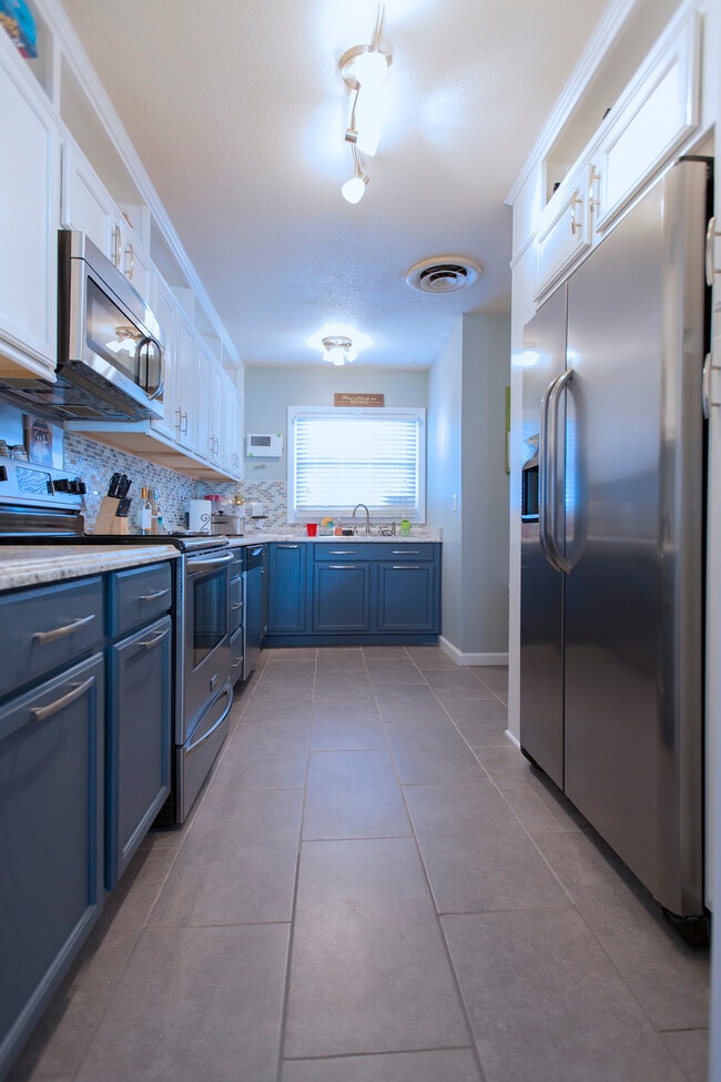 Photo - 3000 Golden Rd