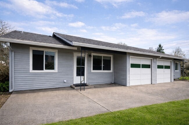 Building Photo - 615 E 22nd St