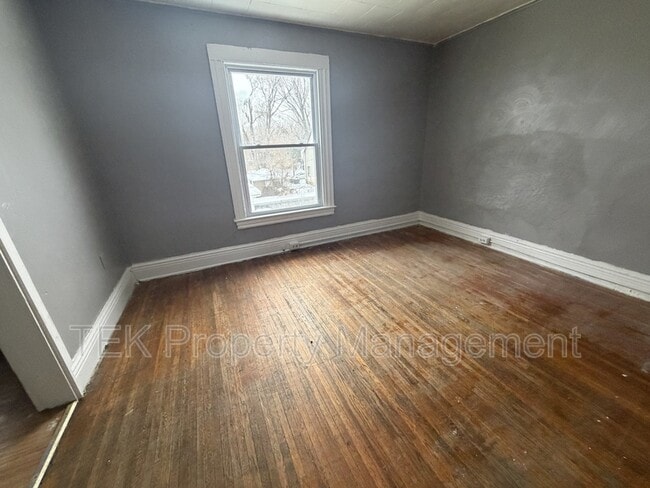 Photo - 195 Parsells Ave