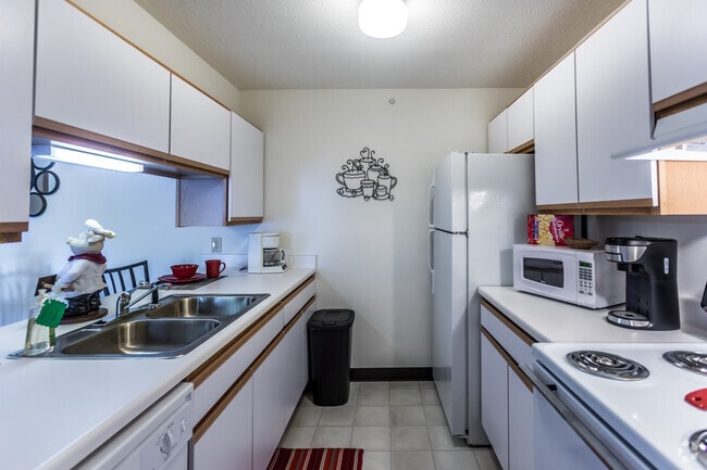 2HAB, 1BA - 960SF