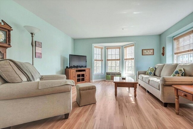 Photo - Extremely well maintained END UNIT townhou...