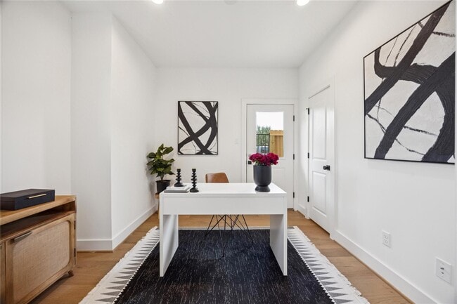 Photo - 2810 Mills St