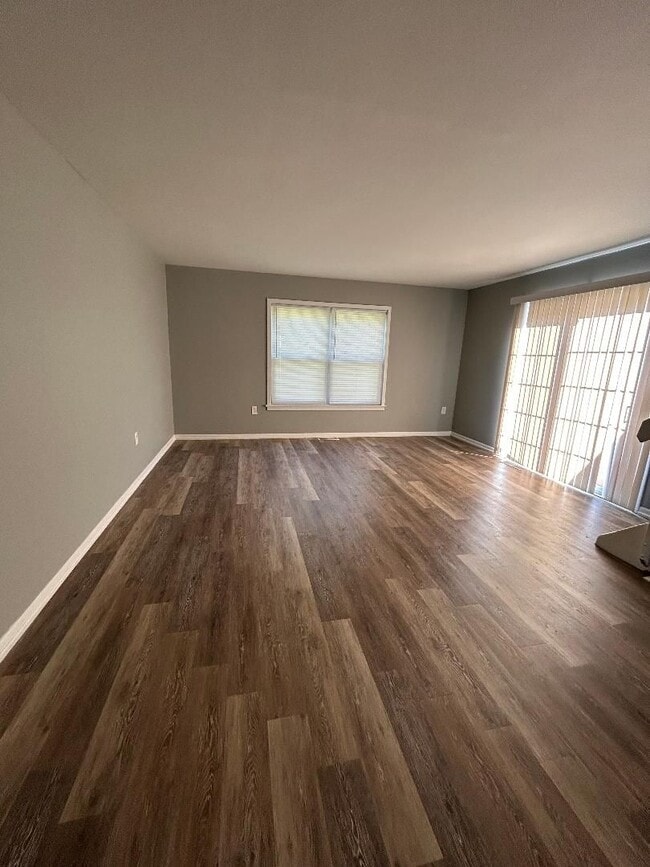 Photo - 3304-3306-3306 Kilwinning Pl