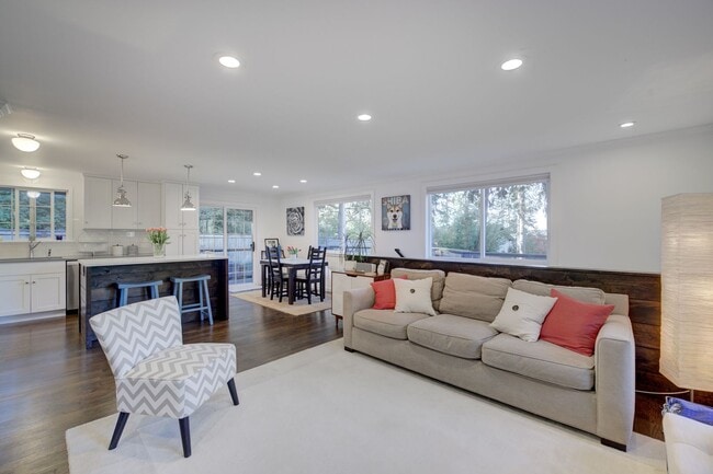 Photo - 3Bd/2.75Ba Sammamish Home