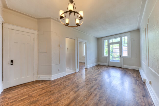 Building Photo - 3406 Av Patricia