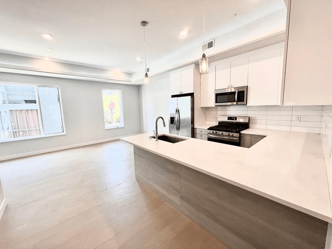 Photo - 1421 N Franklin St Unit 3