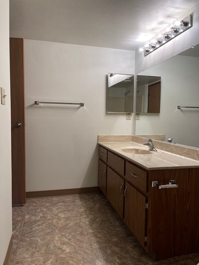 Heritage Village Apartments Greenfield, WI