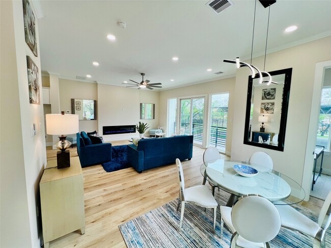 Photo - 3231 Tuam St
