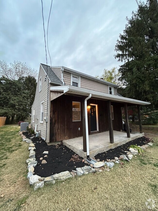 Building Photo - Renovated 2 Bedroom Home in Marietta!