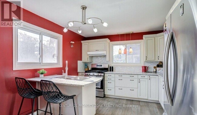 Photo - 304 Fernwood Ave