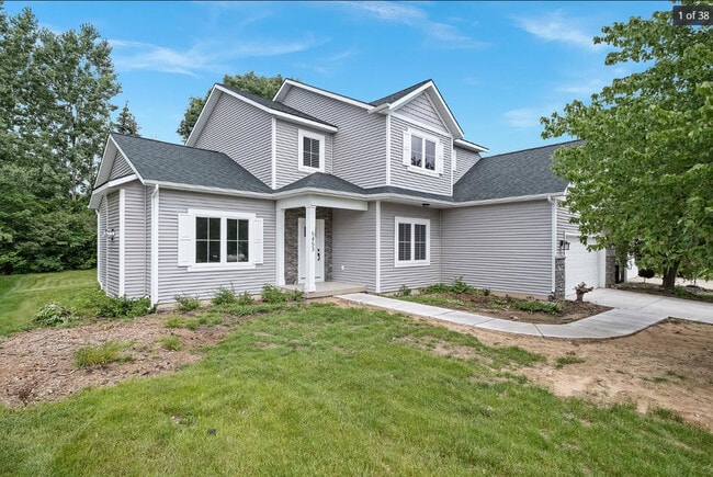 Building Photo - 5453 W Heathwood Dr SE