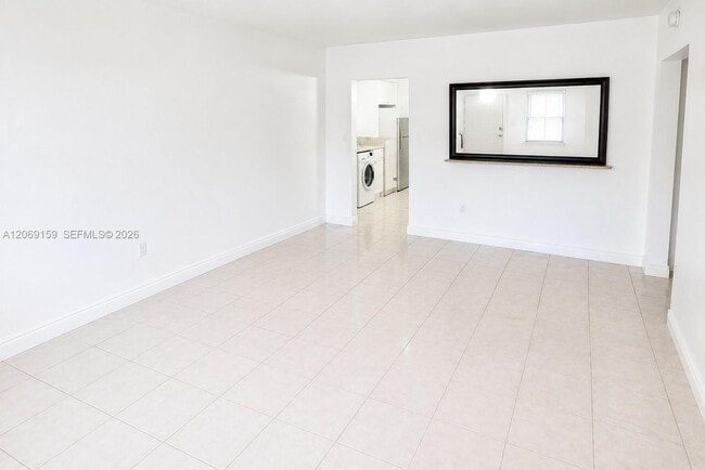 Photo - 985 SW 10th St Unidad 2