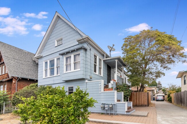 Photo - 2037 Clinton Ave Unit B