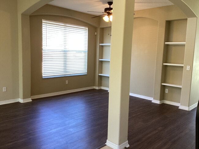 Photo - 1419 Hunterman Ln