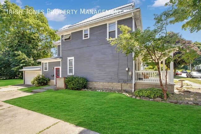 Photo - 172 Main St