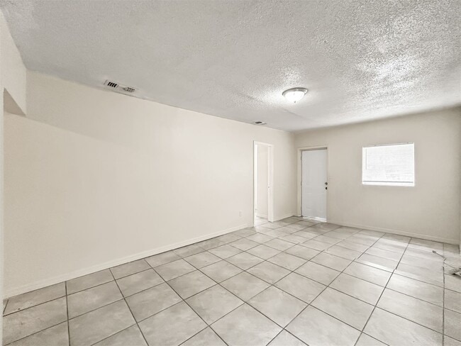 Photo - Updated and Move-In Ready in Prime Tampa Location! 4bed | 1bath