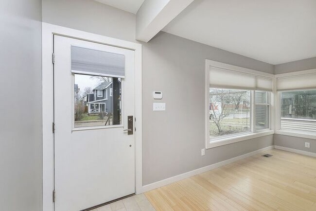 Lovely 3 Bedroom 2.5 Bath Townhome Steps From The Monon!