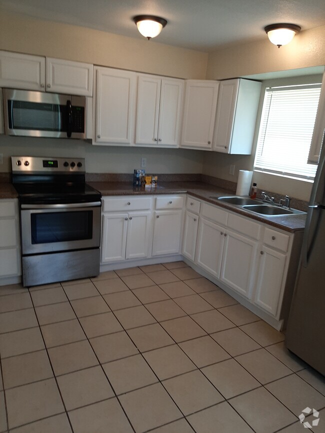 Building Photo - 2620 Angelique Dr Unit B Rental
