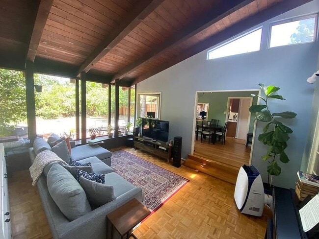 Building Photo - 2BD/1BA – Spacious Menlo Park Home with Mi...