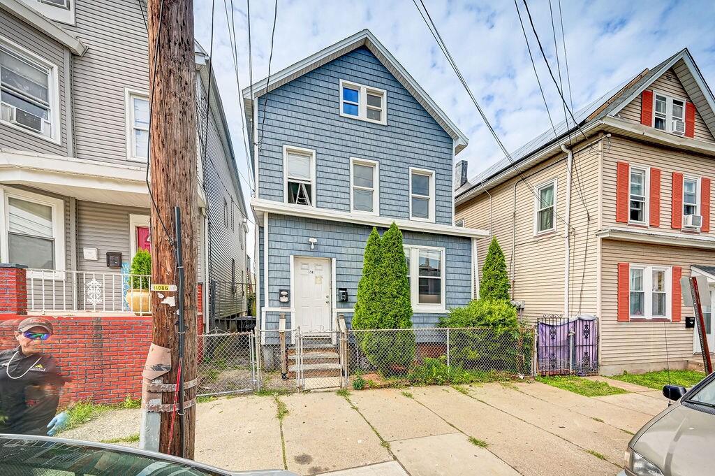 Photo - 134 Livingston St