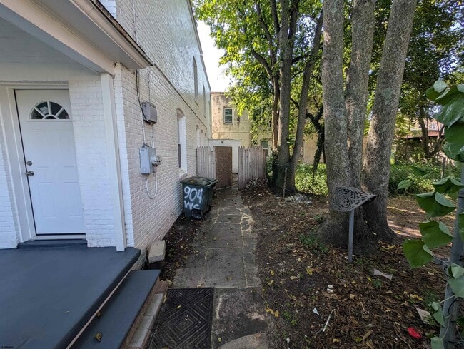 Photo - 904 Westcoat Pl