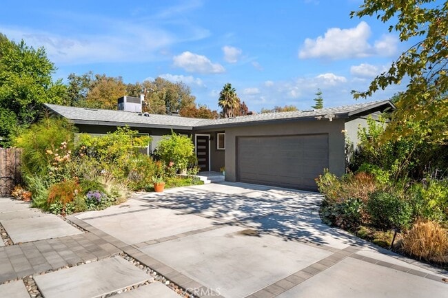 Building Photo - 22041 San Miguel St